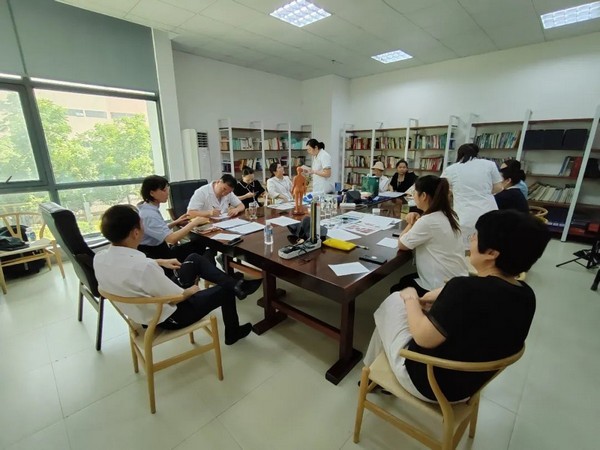 义诊送健康 防暑保安全丨优米app官网工会开展中医健康义诊活动